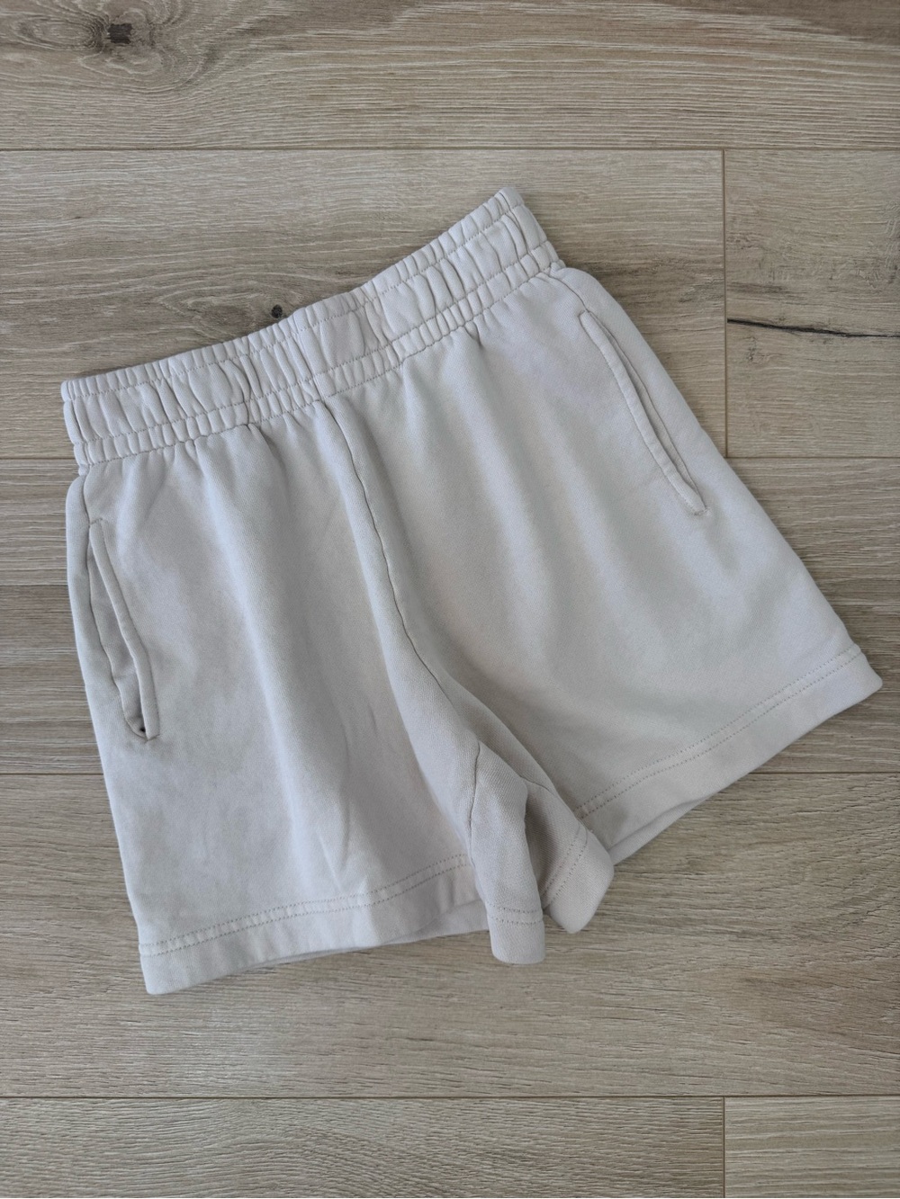 Aritzia Wilfred Free Cream Free Terry Fleece 5” Sweatshort